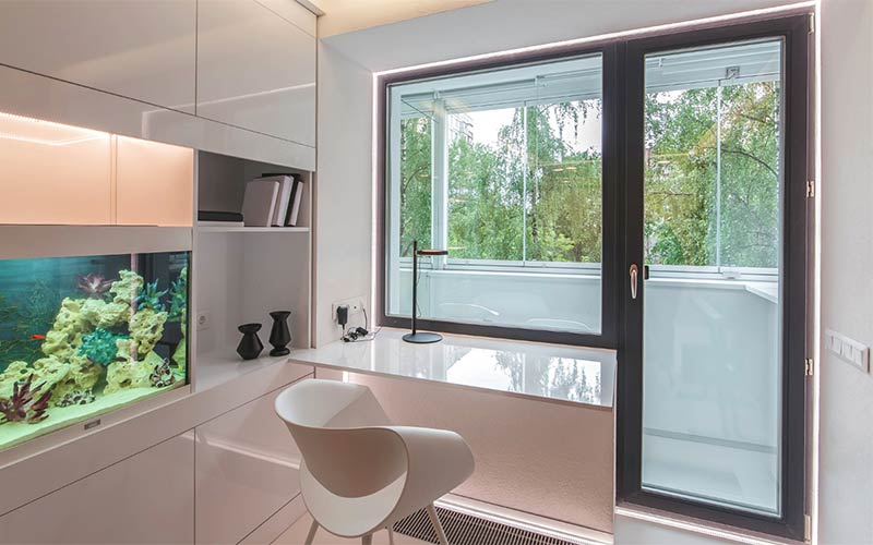 Balcony unit with glass doors