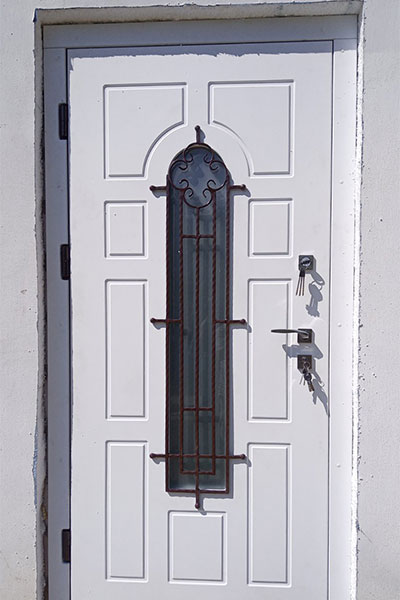 Non-standard entrance doors from the manufacturer