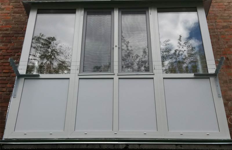 Größen des Balkonblocks in Wohnungen verschiedener Typen