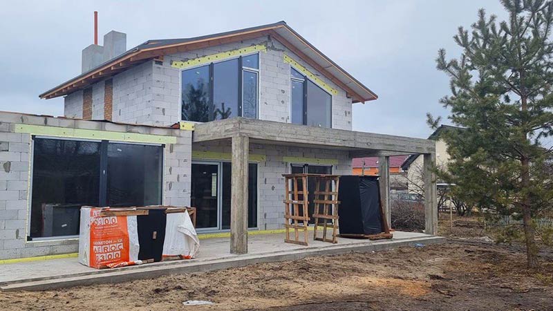 Glazing the porch of the house: what details need to be taken into account